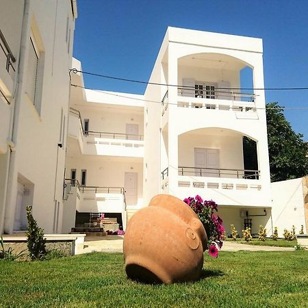 Crown Apartments カリヴェス エクステリア 写真
